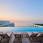 Exotic Sunrise View In Infinity Pool & Apartment *