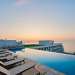 Exotic Sunrise View In Infinity Pool & Apartment