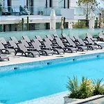 Exotic Sunrise View In Infinity Pool & Apartment Năvodari
