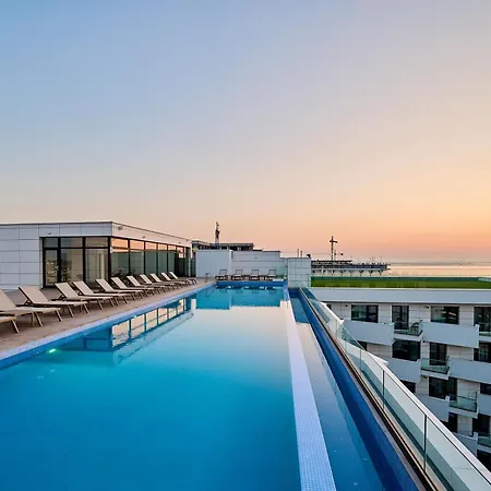 Exotic Sunrise View In Infinity Pool & * Năvodari