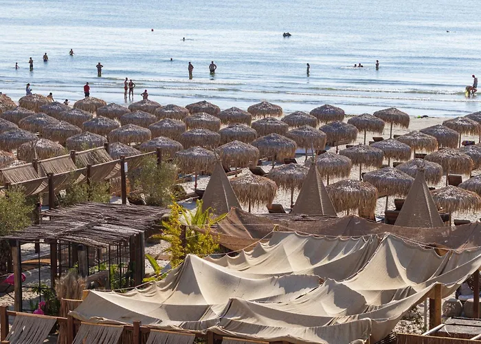 Exotic Sunrise View - Infinity Pool & شقة Năvodari